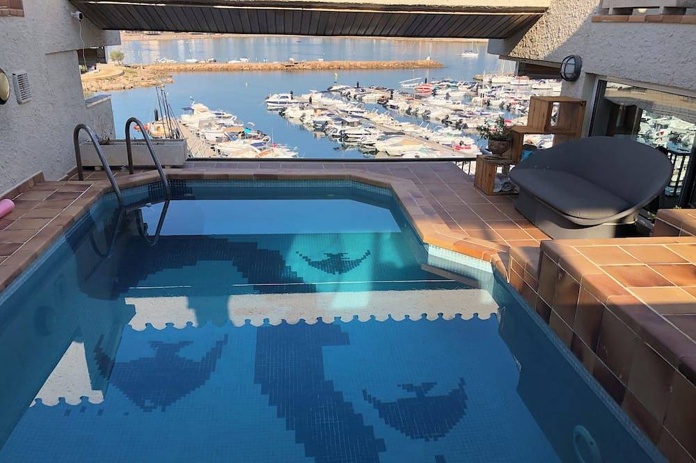 Una Suite con Vistas de 180 Grados al Mar, con Piscina Privada en Modo Rooftop ! in L'Escala, Haut-Ampurdan