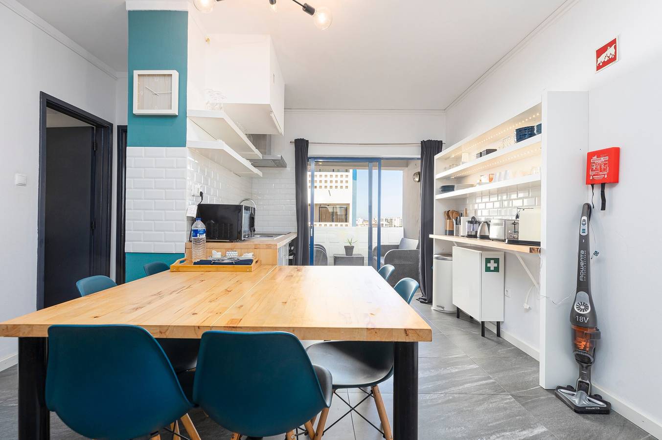 Ganze Wohnung, Apartment 'Rochanat - By Staywise' mit Balkon, Wlan und Klimaanlage in Praia da Rocha, Portimão