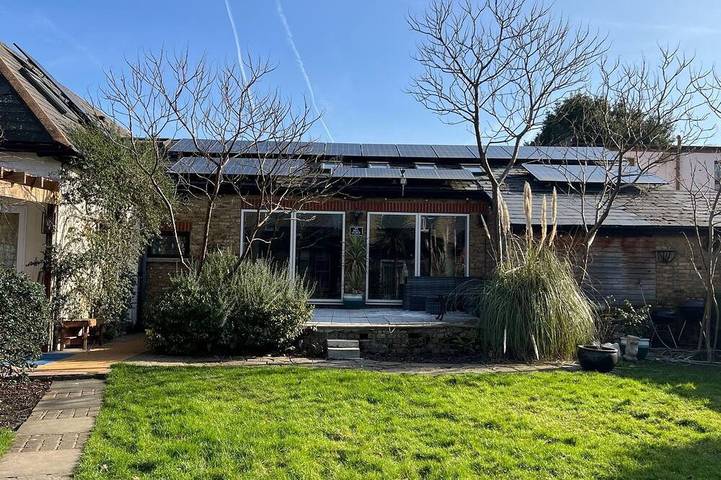 Holiday rental for 42 people, with pool in London