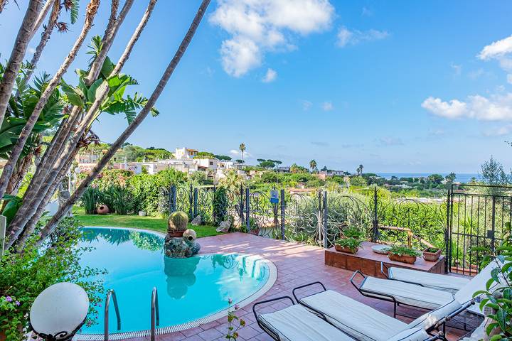 Villa per 8 persone, con Terrazza e Giardino nonché Piscina e Sauna a Forio