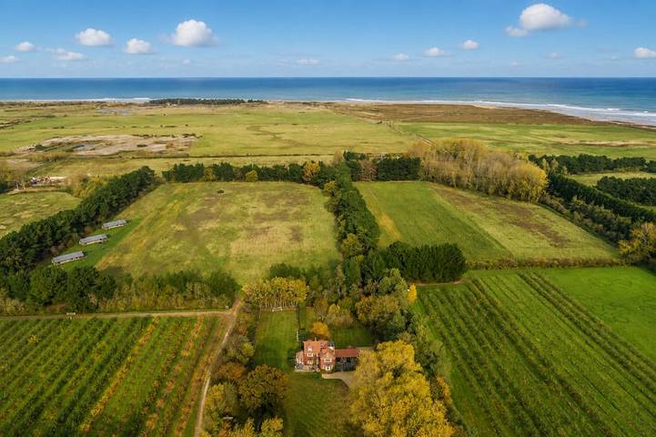 Holiday rental for 10 people, with garden, with pets in Holme-next-the-Sea