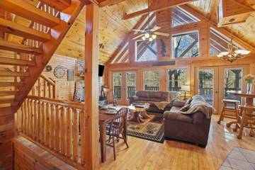 Vacation Rental for 8 Guests in Gatlinburg, Great Smoky Mountains National Park, Picture 1