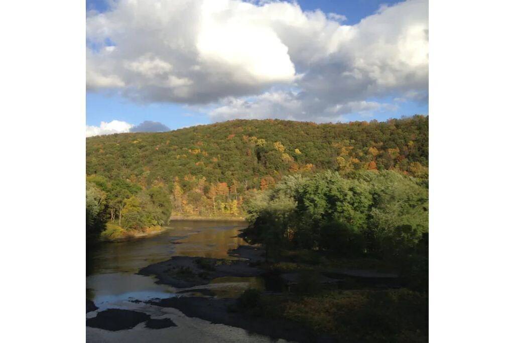 Classic Pocono Mountain Cottage in Split Rock in Hickory Run State Park