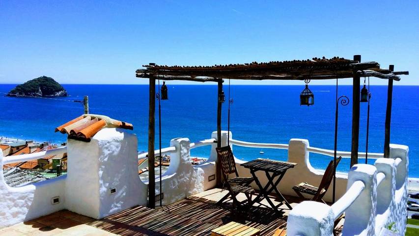 Appartamento per 3 persone, con Balcone e Terrazza nonché Giardino e Panorama a Spotorno