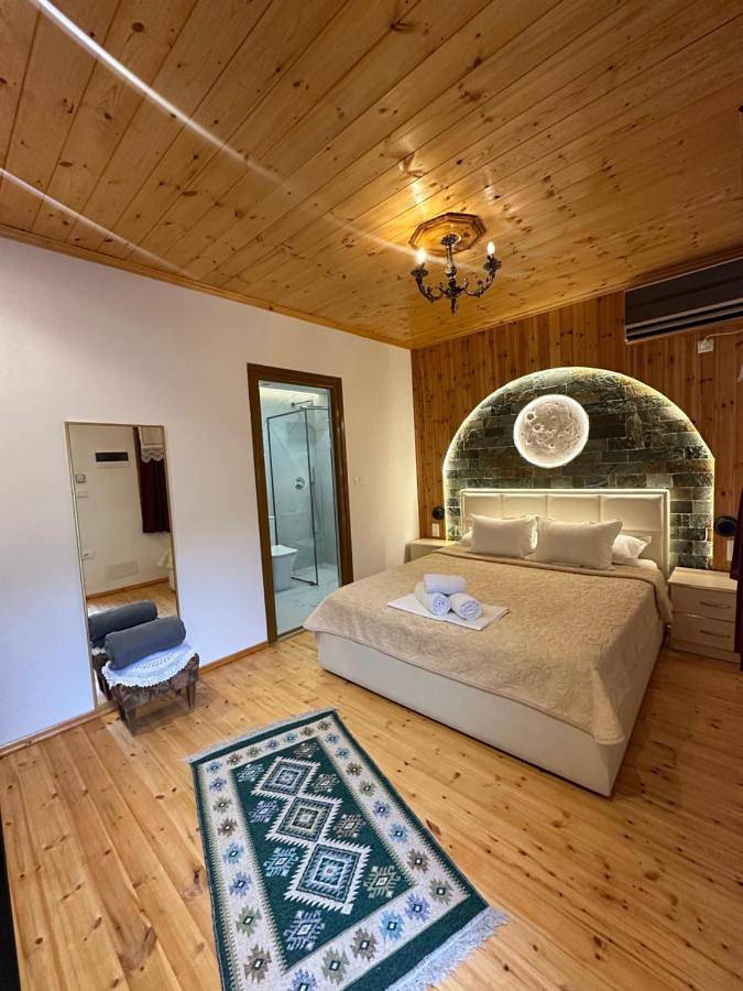 Maison d’hôte pour 5 personnes, avec vue ainsi que terrasse et jardin dans Gjirokastër