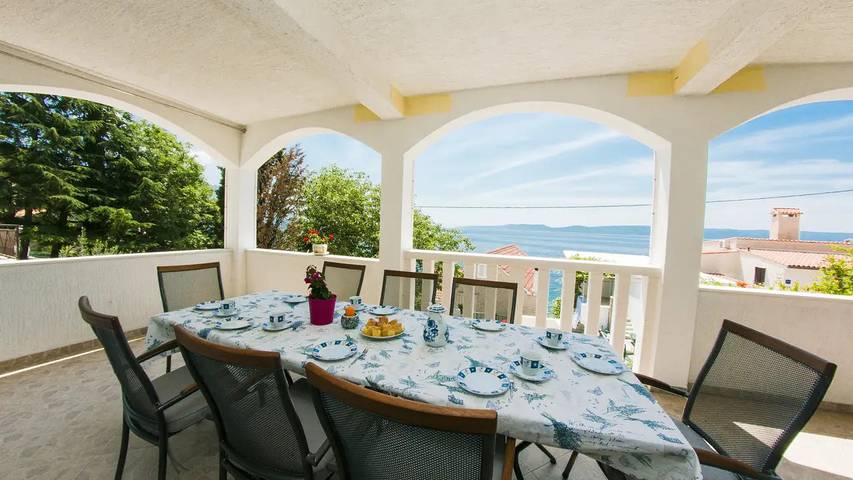 Ferienwohnung für 9 Personen, mit Terrasse in Pisak