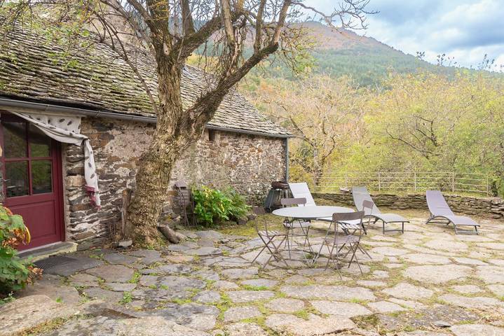 Gîte pour 5 personnes, avec vue et jardin à Quézac - 2