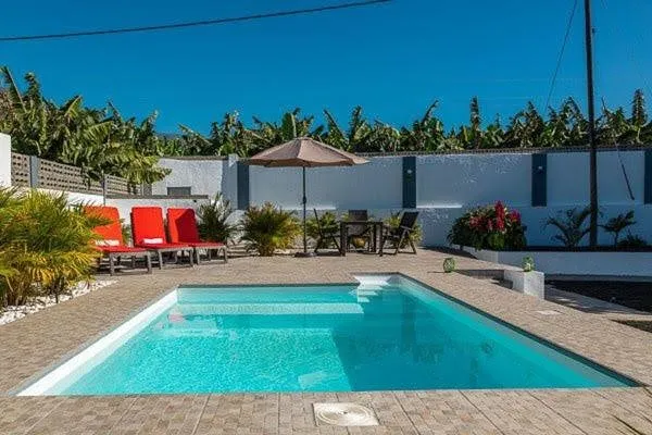 Chalet para 4 personas, con vistas además de piscina y jardín - 1