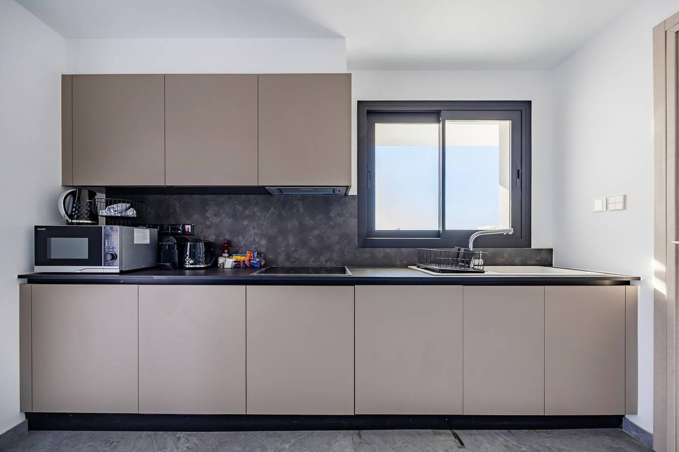 Estudio entero, Estudio Piliou Premium - Amplia terraza y piscina comunitaria in Limasol, Chipre Sur