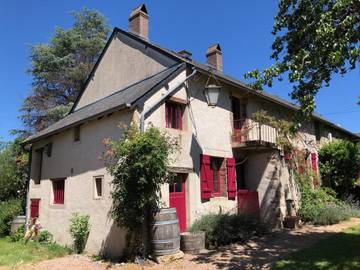 Gîte pour 10 personnes, avec vue et jardin à Dun-sur-Grandry