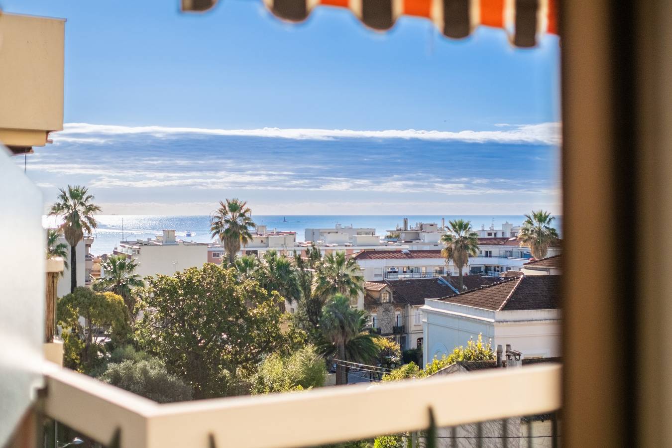 Appartement entier, Appartement 'Meublé Tourisme 3 Étoiles Vue Mer' avec Vue sur la Mer, Wi-Fi et Climatisation in Golfe-Juan, Vallauris