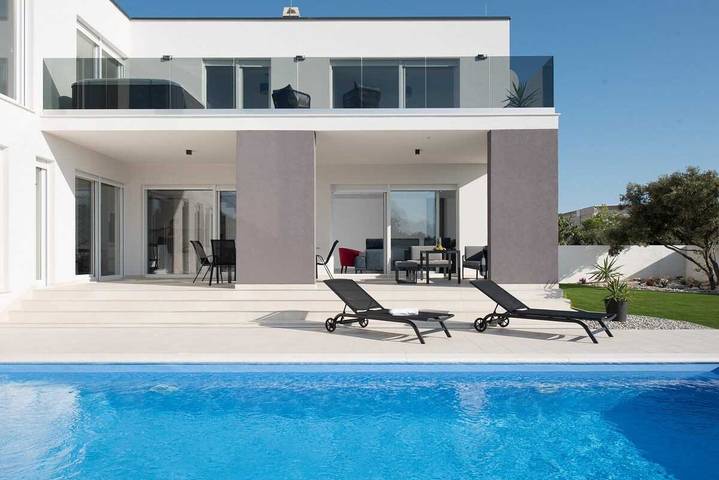 Ferienhaus für 8 Personen, mit Balkon und Meerblick sowie Terrasse und Whirlpool in Vrsi - 4