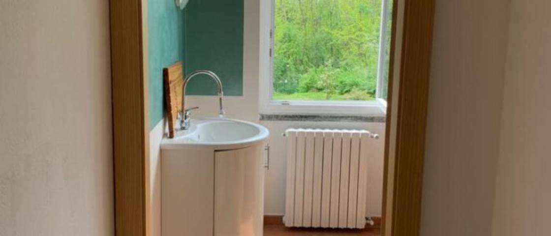 Apartamento inteiro, Apartamento 'Lampone' com Vista para a Montanha, Terraço Privado e Wi-Fi in Cantello, Varese (província)