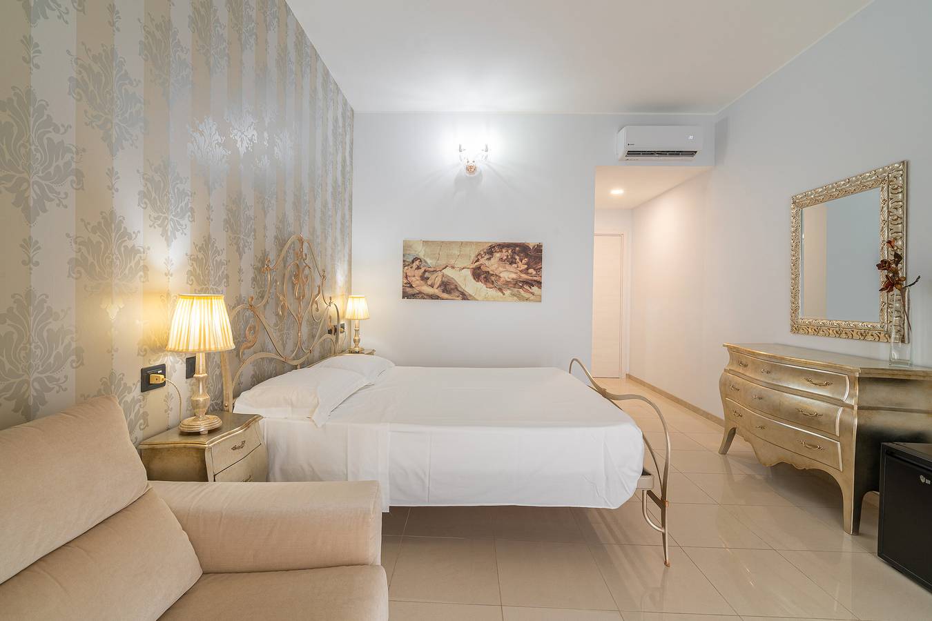 Zimmer 'Sorrow - Doppelzimmer mit Balkon' mit gemeinsamem Garten, Wlan und Klimaanlage in Marzamemi, Pachino