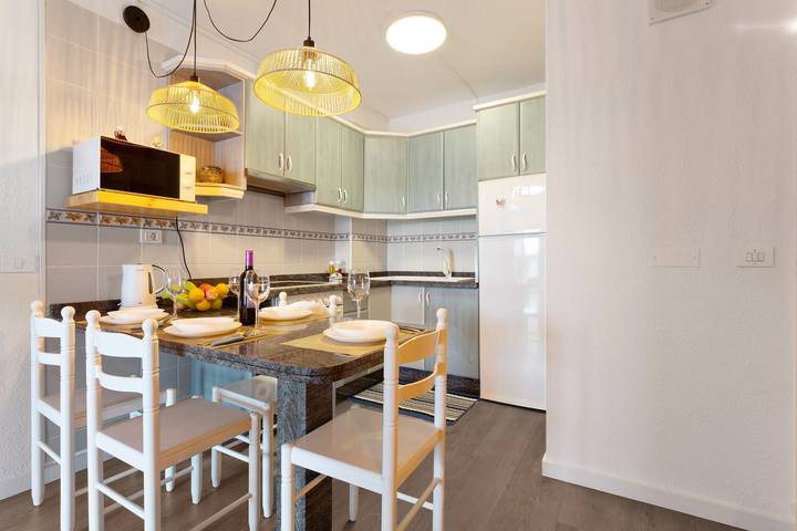 Apartamento entero, Vacaciones 'Milailea' con vistas al mar y Wi-Fi in Mesa del Mar, Tacoronte
