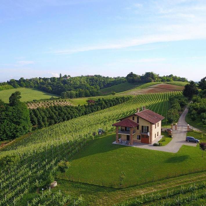 Casa vacanza per 2 persone, con giardino e piscina nonché panorama, con animali domestici in San Damiano d'Asti