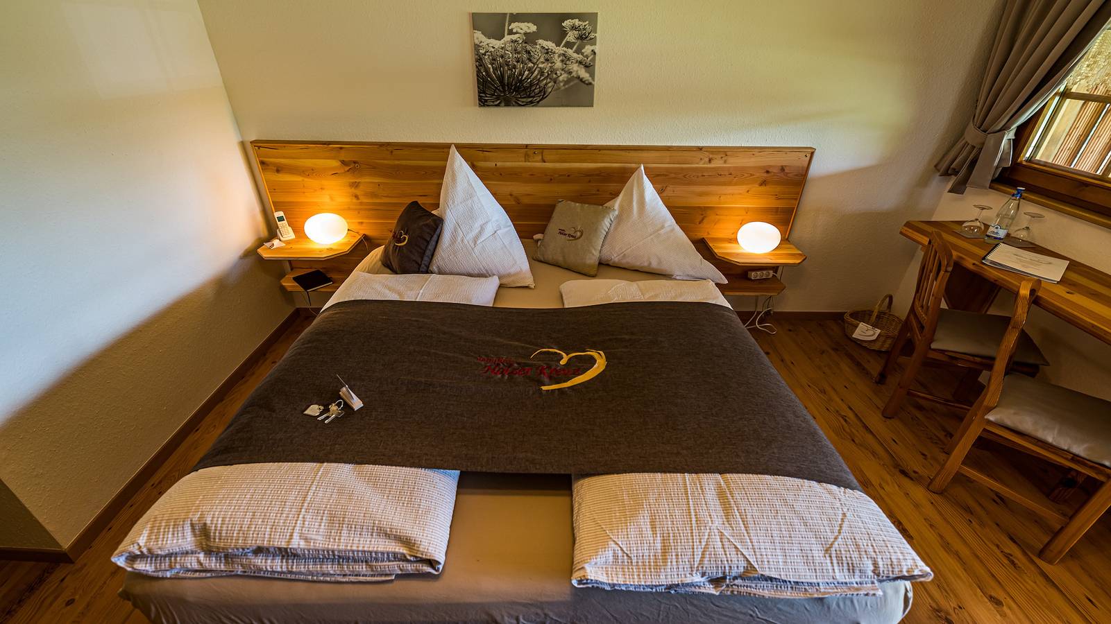 Gästehaus Holzer Kreuz - Gästezimmer Veilchen für 2 Personen inkl. Landfrühstück in Suedlicher Schwarzwald, Fröhnd