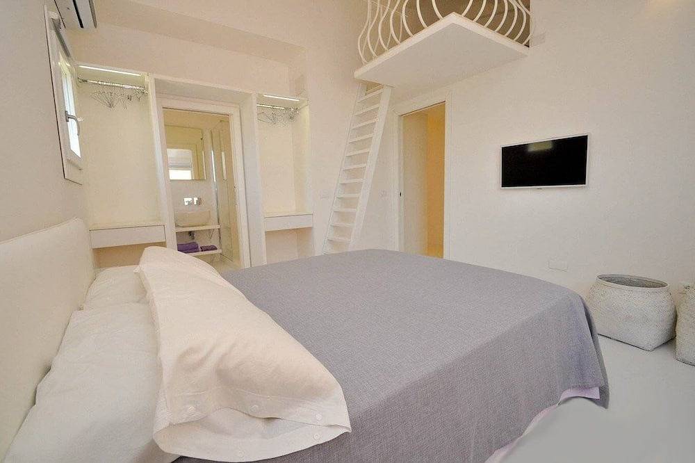 Villa con Rooftop e Giardino Privato a 200 metri dalla spiaggia in Capo Ferro, Arzachena