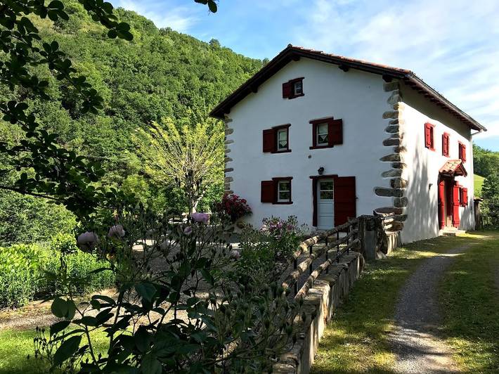 Gîte pour 4 personnes, avec terrasse et jardin dans Banca