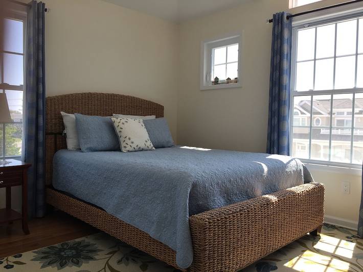 Vacation rental for 12 people, with yard and hot tub in Long Beach Island