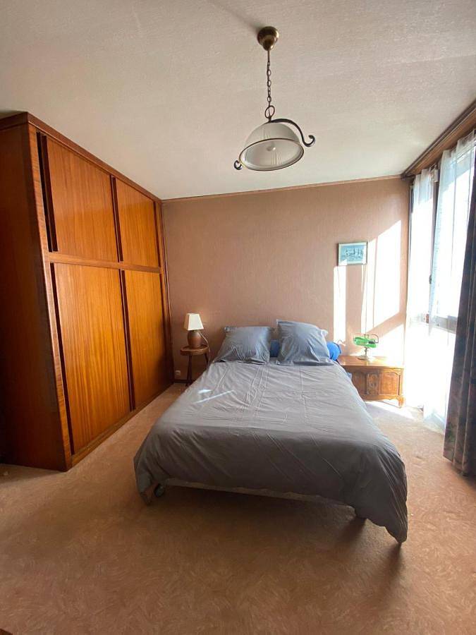 Location de vacances pour 12 personnes, avec vue et jardin, animaux acceptés à Thiers - 3