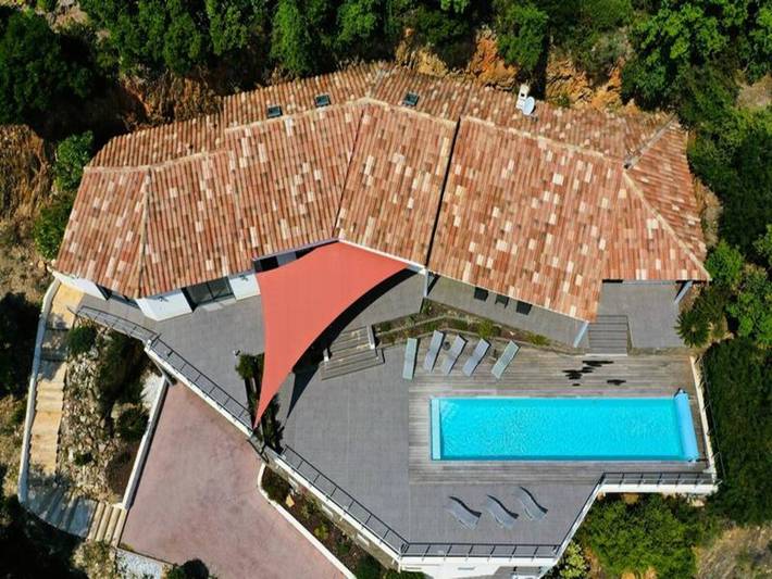 Gîte pour 8 personnes, avec terrasse et piscine, adapté aux familles dans Golf de Valcros - 4