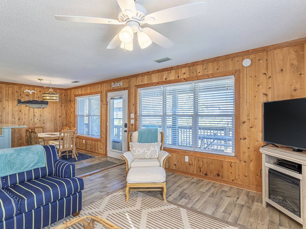 Ganze Wohnung, Corolla Oceanside Condo Just steps from the Beach - sleeps 6 in Corolla, Currituck County