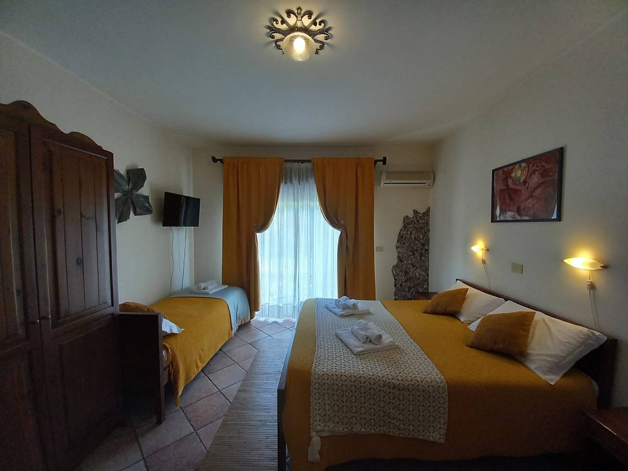 Sole Mare Giardini Naxos Chambre 'Family Con Vista' avec balcon, Wi-Fi et climatisation in Giardini-Naxos, Province de Messina