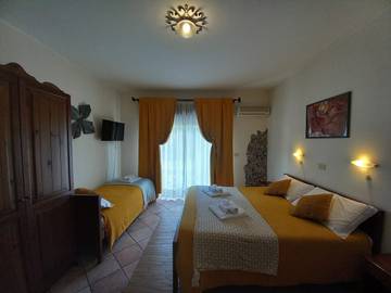 Gîte pour 5 personnes, avec balcon, animaux acceptés à Giardini-Naxos