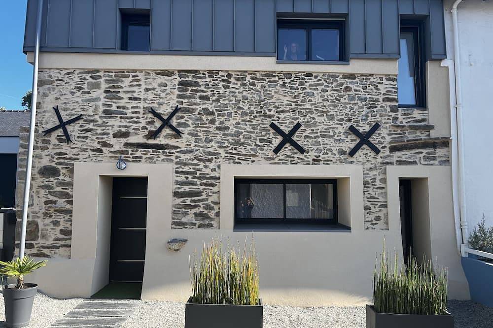 Fully renovated 80m2 building 5 mns from Nantes in Sautron, Nantes region