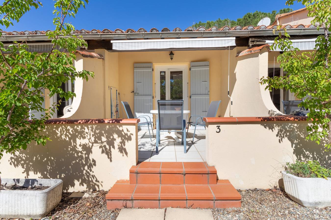 Maison de vacances 'Gite 3 Entre 2 Et 4 Personne' avec vue montagne, piscine partagée in Reynès, Région de Céret