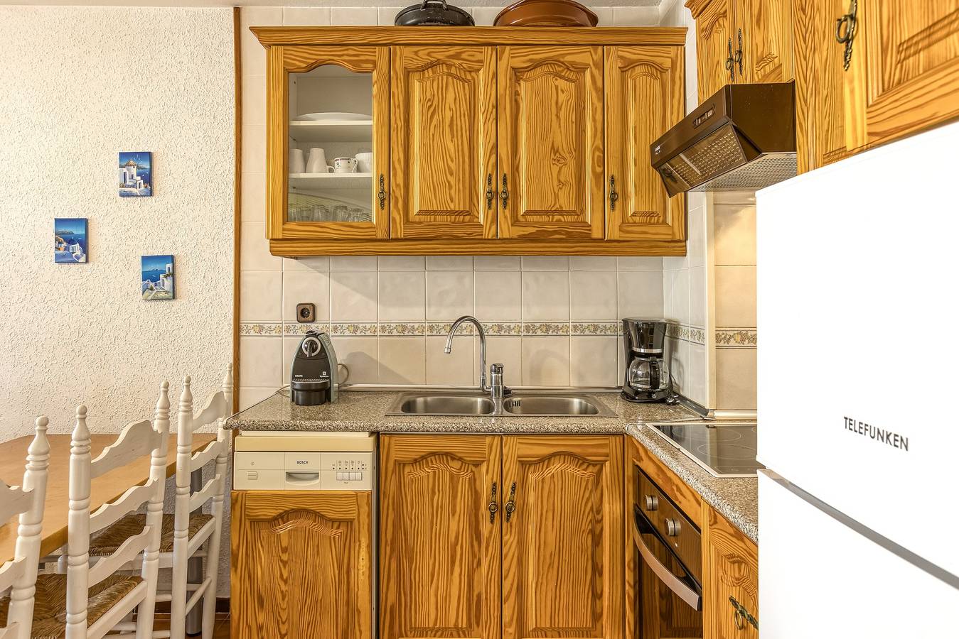Vakantiehuis 'Amarres Con Piscina' met Uitzicht op de Bergen, Wifi en Airconditioning in L'Escala, Upper Empordà