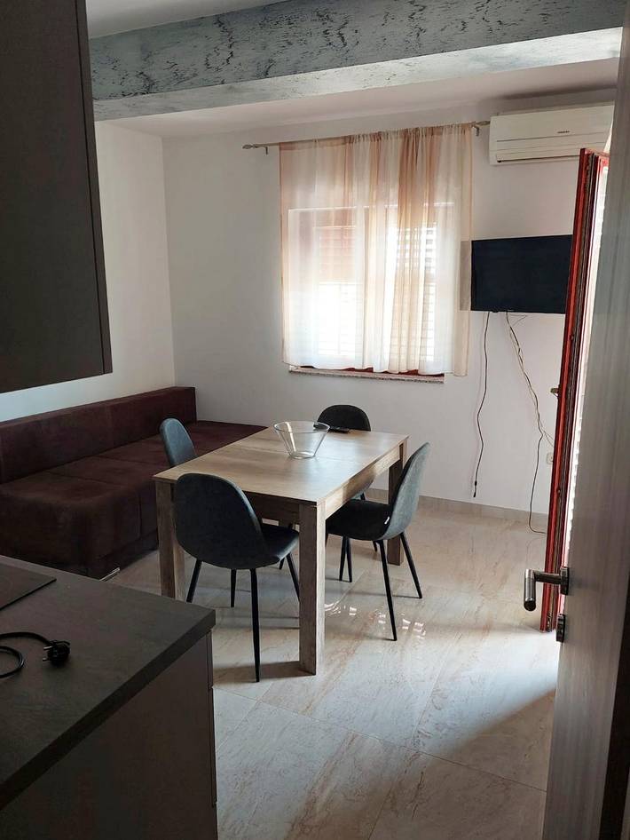 Ganze Wohnung, 2-Zimmer-Ferienwohnung mit Terrasse und Meerblick Sukosan, Zadar A-12313-b in Sukosan, Zadar