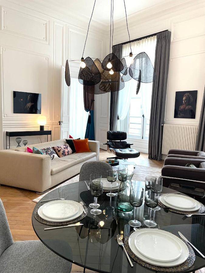 Appartement entier, Appartement Charles Le Brun, Face au Château de Versailles, avec parking privé in Versailles, Yvelines