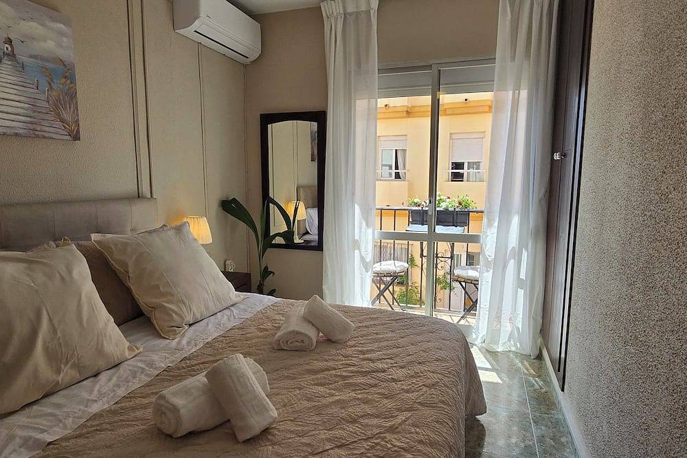 House in La Carihuela, 20 meters from the beach in La Carihuela, Torremolinos