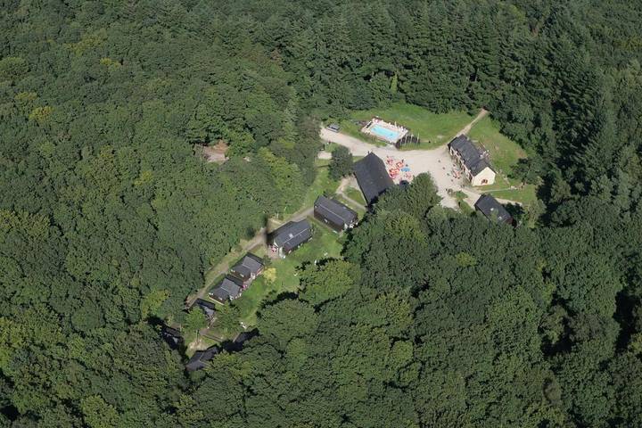 Gîte pour 17 personnes, avec Terrasse et Jardin ainsi que Piscine et Vue à Hambers
