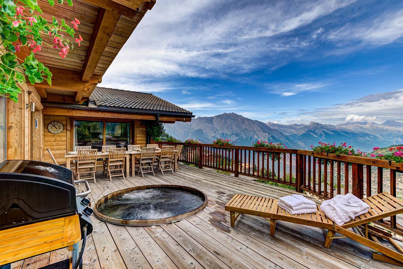Chalet la Couronne - Jacuzzi Views Ski-In Ski-Out in La Tzoumaz, Riddes