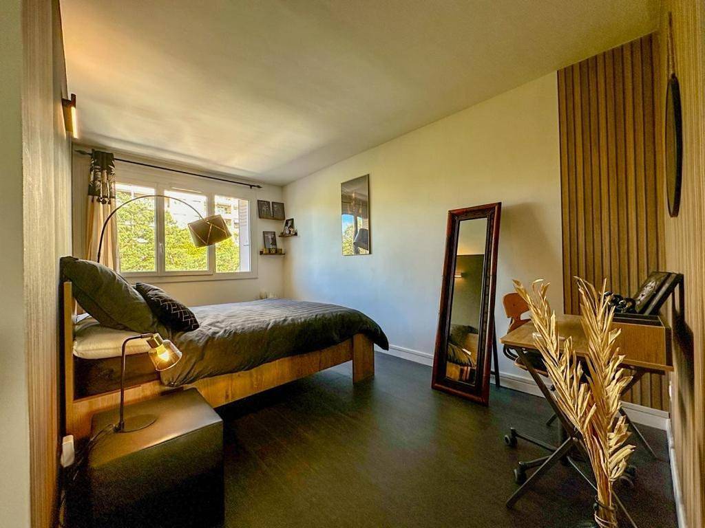 Appartement entier, Three-Bedroom Apartment in Écully, Lyon et ses environs