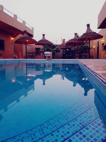 Maison d’hôte pour 2 personnes, avec vue et balcon ainsi que jardin et piscine dans Merzouga