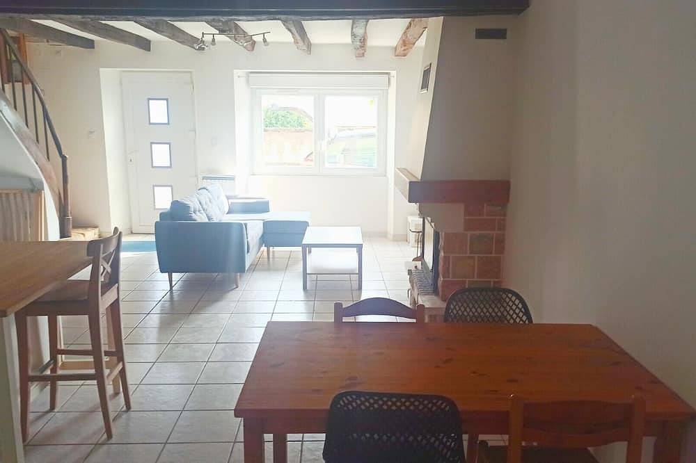 Gite 4 Personnes/2 Chambres/terrasse - Proximité Dordogne et Sites Touristiques in Puybrun, Lot