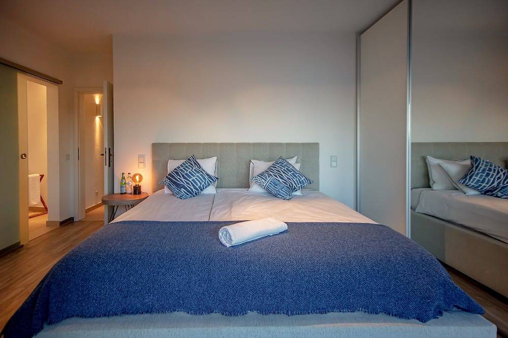 Oceanfront Villa with three bedrooms plus one in Benagil, Faro Distrikt