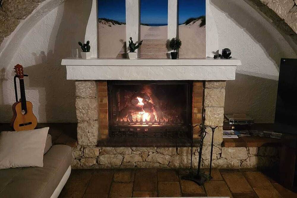 Villa with Garden and Pool-Wifi-Ac in Saint-Laurent-du-Var, Région de Cannes