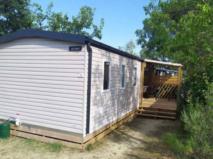 Mobil home pour 8 personnes, avec terrasse et piscine à Laurens