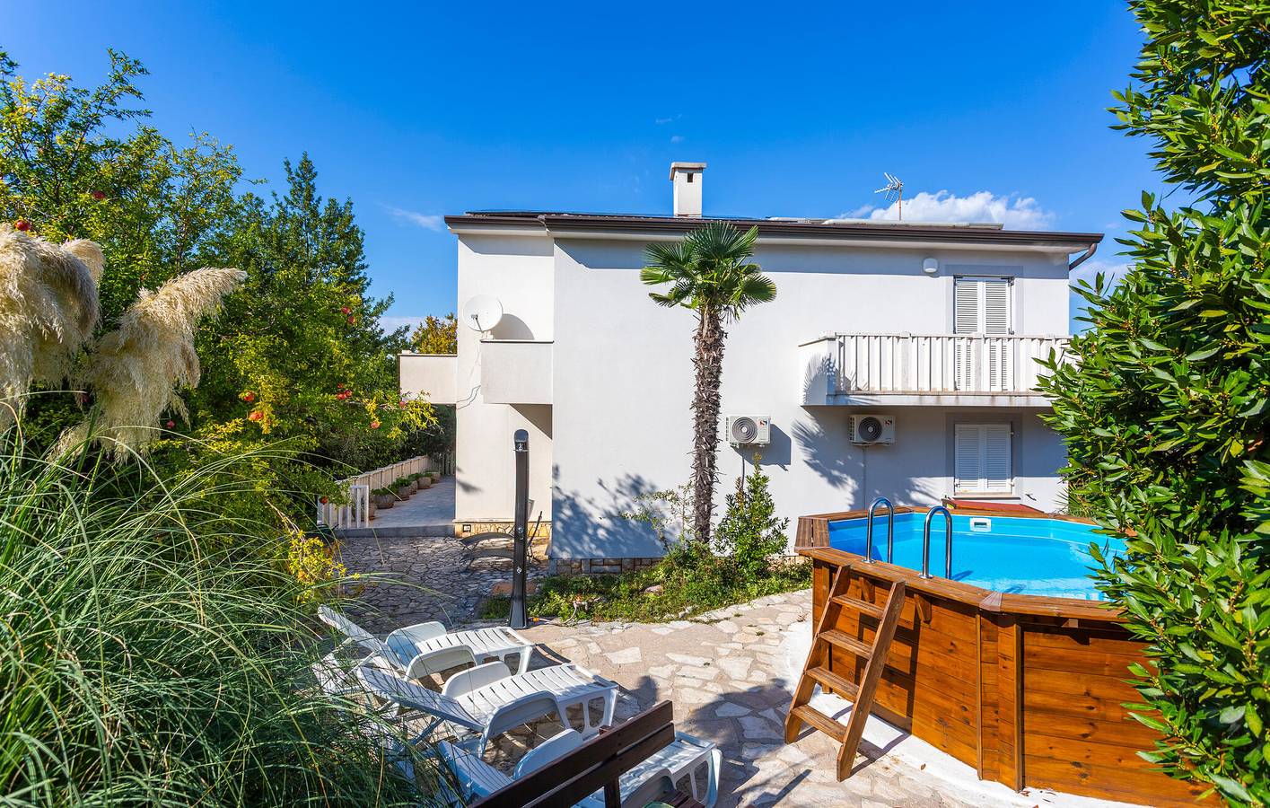 Ferienhaus für 12 Personen mit Terrasse in Malinska, Krk