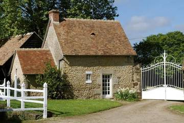 Gîte pour 2 personnes, avec terrasse et piscine dans la Sarthe