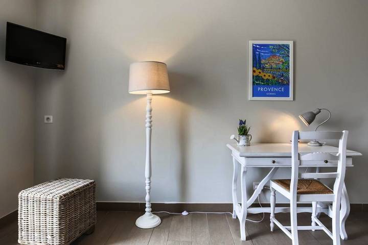 Chambre d’hôte pour 2 personnes, avec vue ainsi que piscine et jardin dans le Luberon - 3