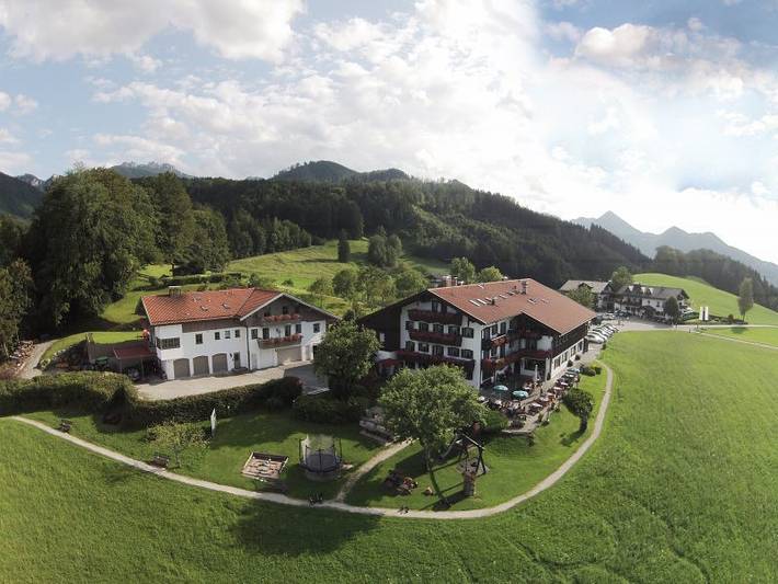 Hotel, mit Terrasse und Sauna in Bernau am Chiemsee