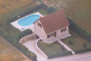Gîte pour 6 personnes, avec terrasse et jardin à Lainsecq