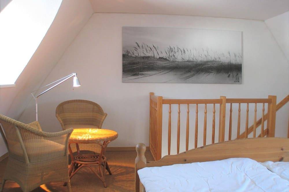 Ganze Wohnung, Ferienwohnung im Reethaus, direkt am Strand für 2-4 Personen in Müggenburg, Zingst
