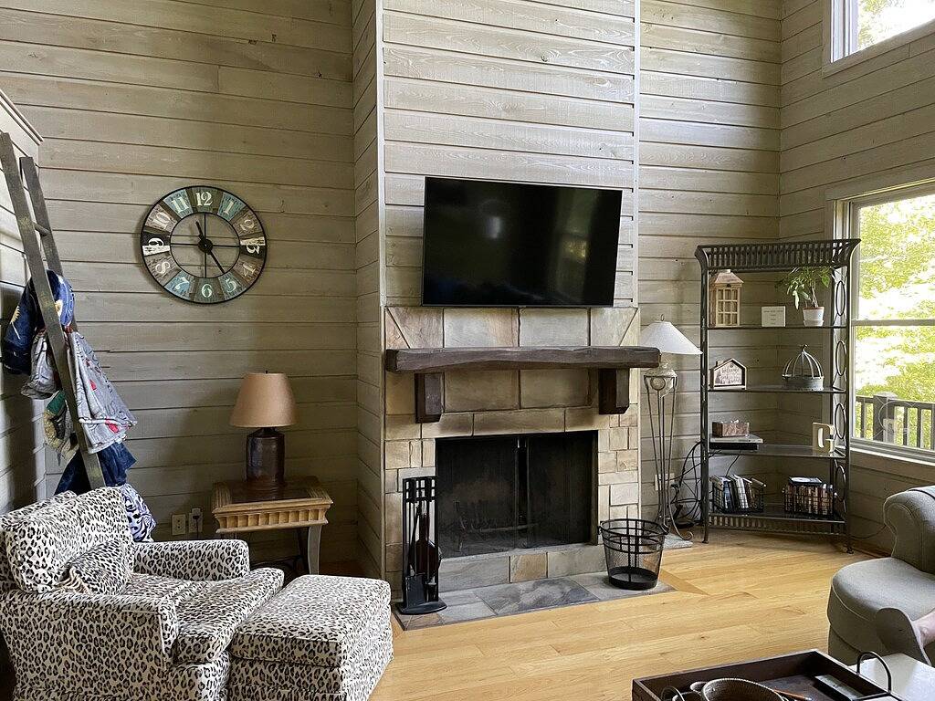 Unbelievable Mountain Cabin on the Historic Chattahoochee River- 3/26 Remodel in Chattahoochee National Forest